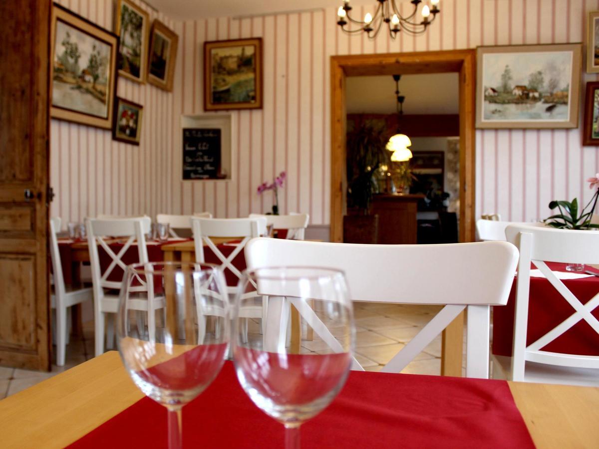 Hotel Les Aubepines Illiers-Combray Екстер'єр фото