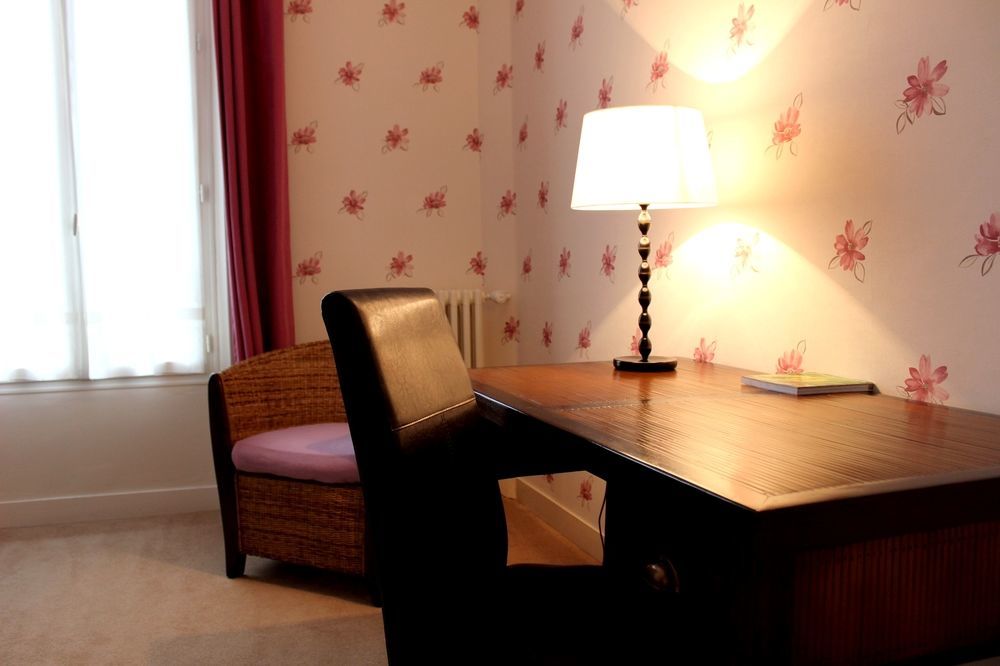 Hotel Les Aubepines Illiers-Combray Екстер'єр фото